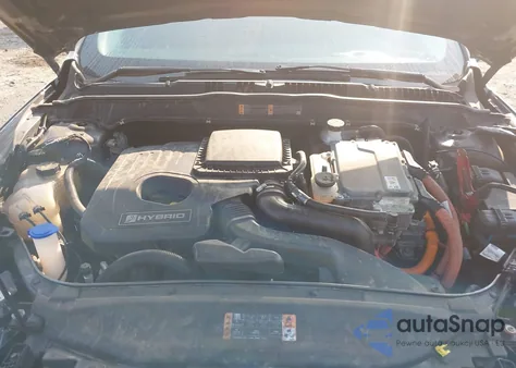 2018 Ford Fusion Hybrid Titanium z USA, uszkodzony, nr VIN 3FA6P0RU4JR207204